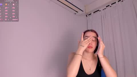 Snapshot of sarenlux chatting on 11.03.25 Baby Saren online show from 11.03.25