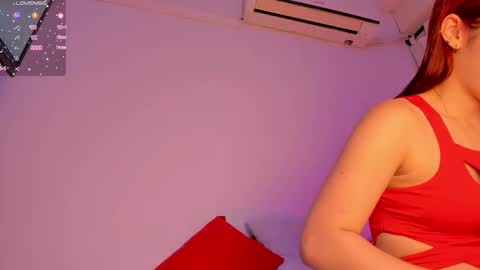 Snapshot of sarenlux chatting on 11.05.25 Baby Saren online show from 11.05.25