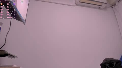 Snapshot of sarenlux chatting on 11.12.25 Baby Saren online show from 11.12.25