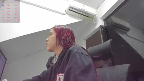 Snapshot of sarenlux chatting on 11.16.25 Baby Saren online show from 11.16.25