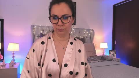 Snapshot of sarhamccormick chatting on 01.12.25 sarha online show from 01.12.25