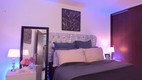 Snapshot of sarhamccormick chatting on 09.23.25 sarha online show from 09.23.25