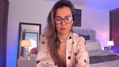 Snapshot of sarhamccormick chatting on 10.28.25 sarha online show from 10.28.25