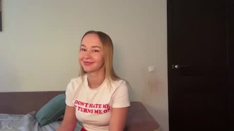 Snapshot of sariomer chatting on 07.29.26 Sara online show from 07.29.26
