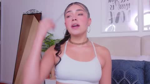 Snapshot of saritabratz chatting on 10.25.25 Sara online show from 10.25.25