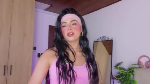 Snapshot of saritabratz chatting on 05.23.26 Sara online show from 05.23.26