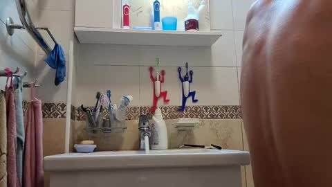 Snapshot of sasha999111 chatting on 12.21.24 Eldak23 online show from 12.21.24