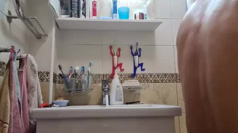 Snapshot of sasha999111 chatting on 12.24.24 Eldak23 online show from 12.24.24