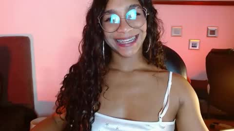 Snapshot of sasha_bowei chatting on 10.21.25 sasha_bowei online show from 10.21.25