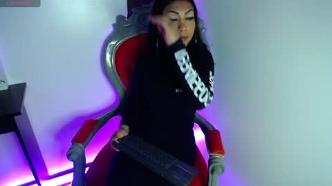 Snapshot of sasha_brattz chatting on 12.14.24 Sasha Brattz online show from 12.14.24