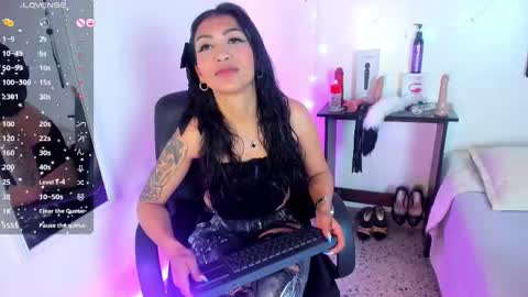 Snapshot of sasha_brattz chatting on 10.13.25 Sasha Brattz online show from 10.13.25