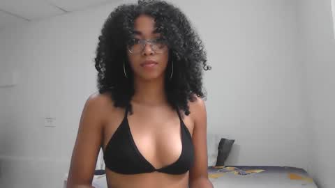 Snapshot of sasha_fox0 chatting on 02.01.25 emy online show from 02.01.25
