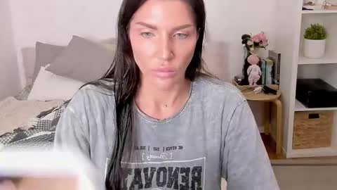 Snapshot of sasha_miro chatting on 09.12.25 Sasha Miro online show from 09.12.25