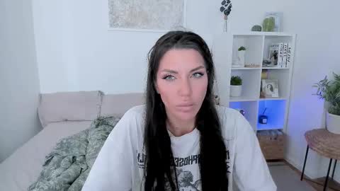 Snapshot of sasha_miro chatting on 09.19.25 Sasha Miro online show from 09.19.25