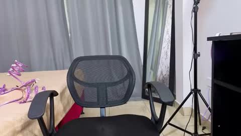 Snapshot of sasha_val chatting on 10.31.25 sasha_val online show from 10.31.25