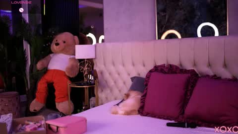 Snapshot of sashaferrera chatting on 11.01.25 Dennise online show from 11.01.25