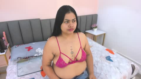 Manuela  online show from 02.04.25