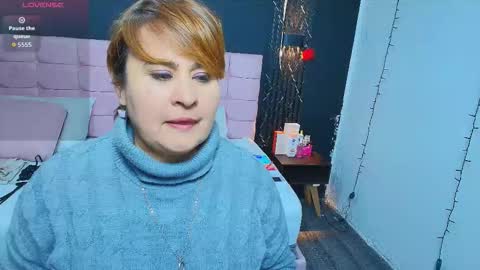 Snapshot of sasharosee_ chatting on 09.09.25 S A S H A R O S E online show from 09.09.25