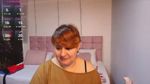 Snapshot of sasharosee_ chatting on 09.12.25 S A S H A R O S E online show from 09.12.25