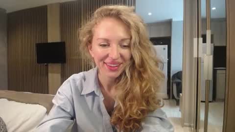 Snapshot of sashasweetsasha chatting on 10.03.25 Sasha online show from 10.03.25