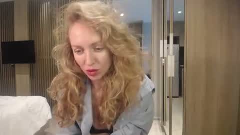 Snapshot of sashasweetsasha chatting on 10.20.25 Sasha online show from 10.20.25