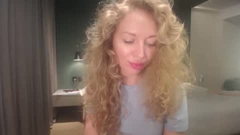 Snapshot of sashasweetsasha chatting on 11.06.25 Sasha online show from 11.06.25