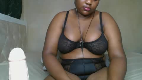 sassie_bee online show from 12.17.24