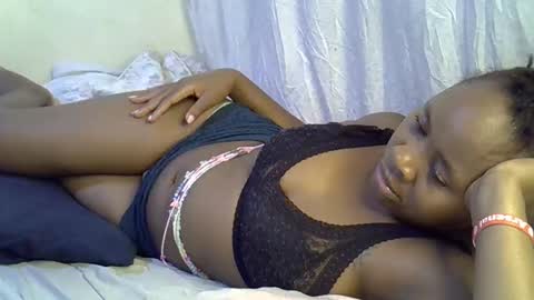 Snapshot of sassy_bella chatting on 10.14.25 sassy_bella online show from 10.14.25