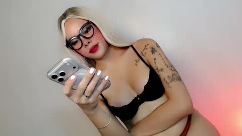 Tiffanie online show from 11.11.25