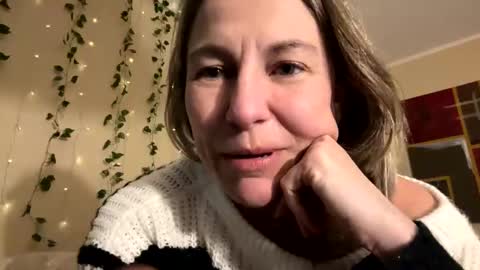 Sassyella online show from 01.12.25