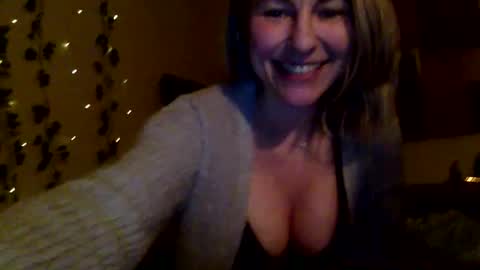 Sassyella online show from 03.10.25