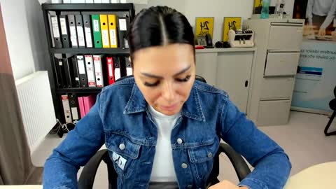 sassytiff online show from 09.27.25