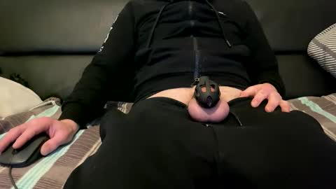 Snapshot of sastinacum chatting on 11.11.25 hardluckydick online show from 11.11.25
