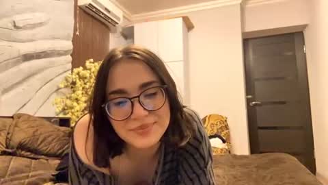 Snapshot of satin__rose chatting on 06.27.26 Ava online show from 06.27.26