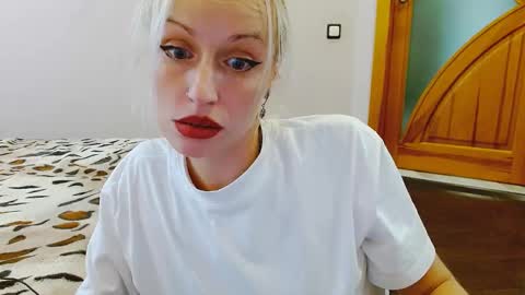 Snapshot of satinqueen90 chatting on 09.10.25 Satinqueen90 online show from 09.10.25