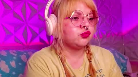 Snapshot of satyn_doll chatting on 10.07.25 Gina George online show from 10.07.25