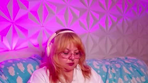 Snapshot of satyn_doll chatting on 10.12.25 Gina George online show from 10.12.25