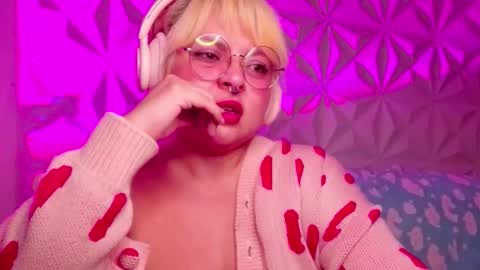 Snapshot of satyn_doll chatting on 10.19.25 Gina George online show from 10.19.25