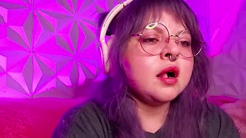 Snapshot of satyn_doll chatting on 10.22.25 Gina George online show from 10.22.25