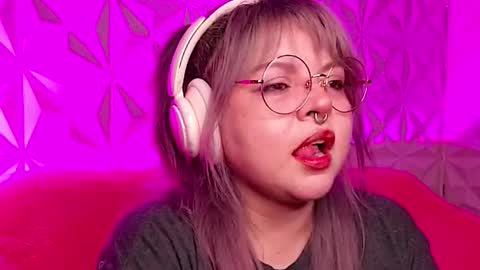 Snapshot of satyn_doll chatting on 10.29.25 Gina George online show from 10.29.25