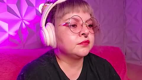 Snapshot of satyn_doll chatting on 11.06.25 Gina George online show from 11.06.25