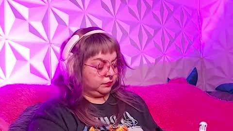 Snapshot of satyn_doll chatting on 11.07.25 Gina George online show from 11.07.25