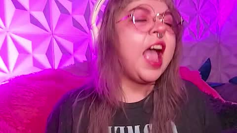 Snapshot of satyn_doll chatting on 11.08.25 Gina George online show from 11.08.25