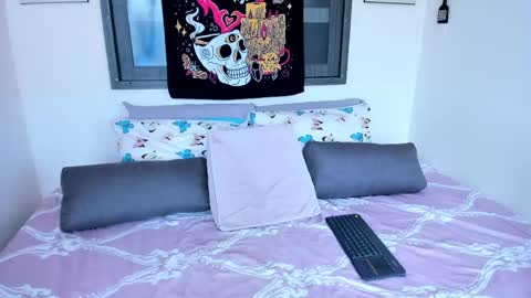 Snapshot of saucy_zaren chatting on 04.28.26 Zaren online show from 04.28.26