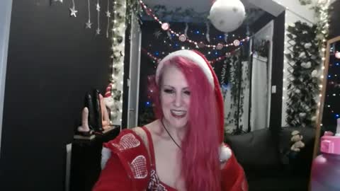 SaucySky online show from 12.11.24