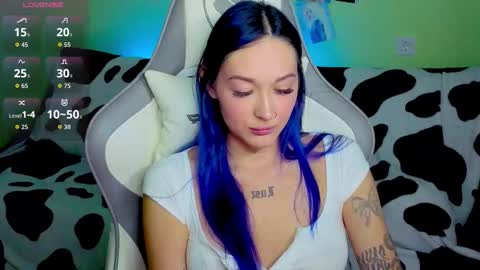 Snapshot of savage_lust_ chatting on 10.13.25 Ariel online show from 10.13.25