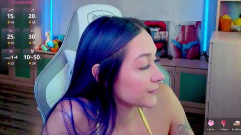 Snapshot of savage_lust_ chatting on 10.18.25 Ariel online show from 10.18.25