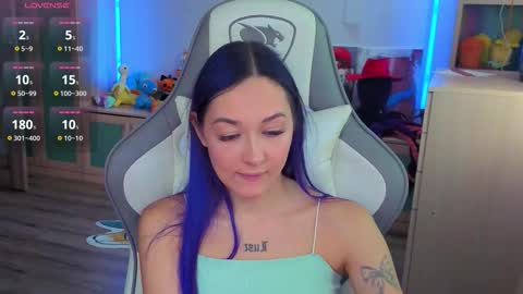 Snapshot of savage_lust_ chatting on 10.23.25 Ariel online show from 10.23.25