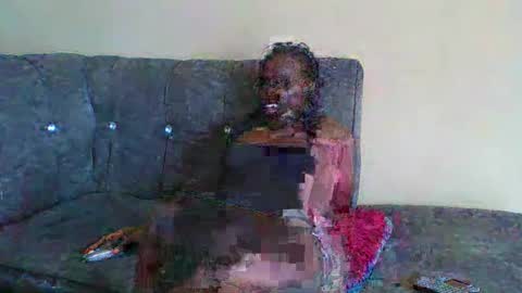 Snapshot of savagetongu3e chatting on 12.01.25 savagetonguee online show from 12.01.25