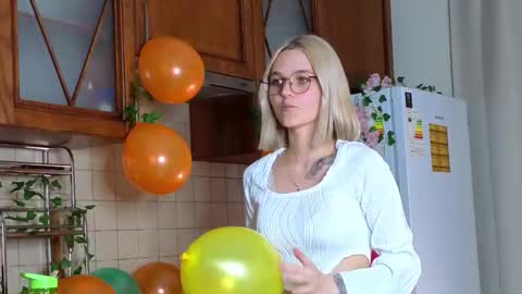 Snapshot of savannahshor chatting on 10.04.25 savannahshor online show from 10.04.25